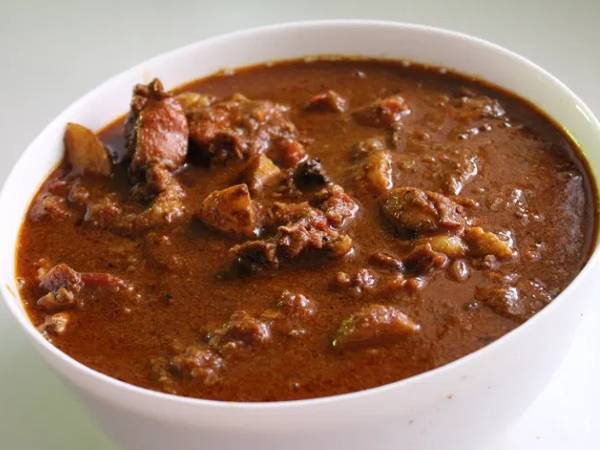 வறுத்தரைச்ச நாட்டுக்கோழி குழம்பு!!!