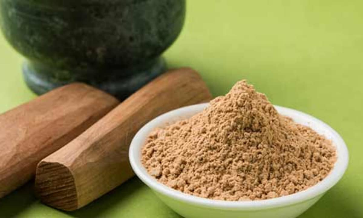 சந்தனத்தை இப்படி யூஸ் பண்ணா காய்ச்சல் முதல் தலைவலி வரை பறந்து போய்டும்...