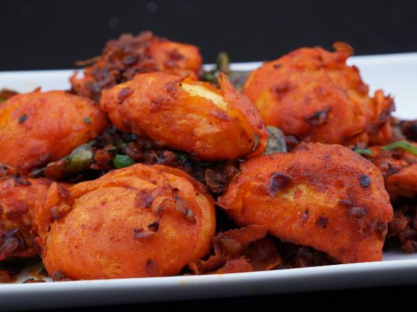 அட்டகாசமான சில்லி முட்டை போண்டா!!!