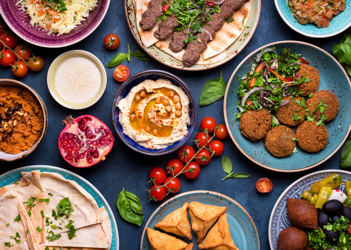 மழைக்காலத்தில் இந்த உணவுகள் சாப்பிடுவதைத் தவிர்த்திடுவது நல்லதாம்...