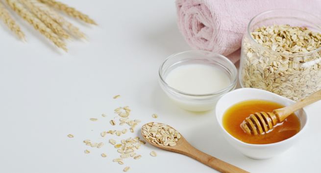 முகத்தில் வழியும் எண்ணெய் பசையைப் போக்க தேனுடன் இதை கலந்து யூஸ் பண்ணுங்க...