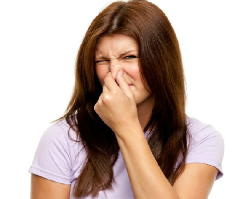 என்ன செய்தாலும் உங்கள் தலைமுடியில் ஒருவித துர்நாற்றம் வீசுகிறதா? அப்ப இத ட்ரை பண்ணுங்க...