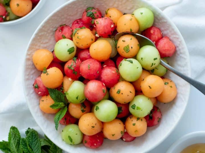 கோடை வெயிலை சமாளிக்க இந்த மெலன் சாலட் ட்ரை பண்ணுங்க…