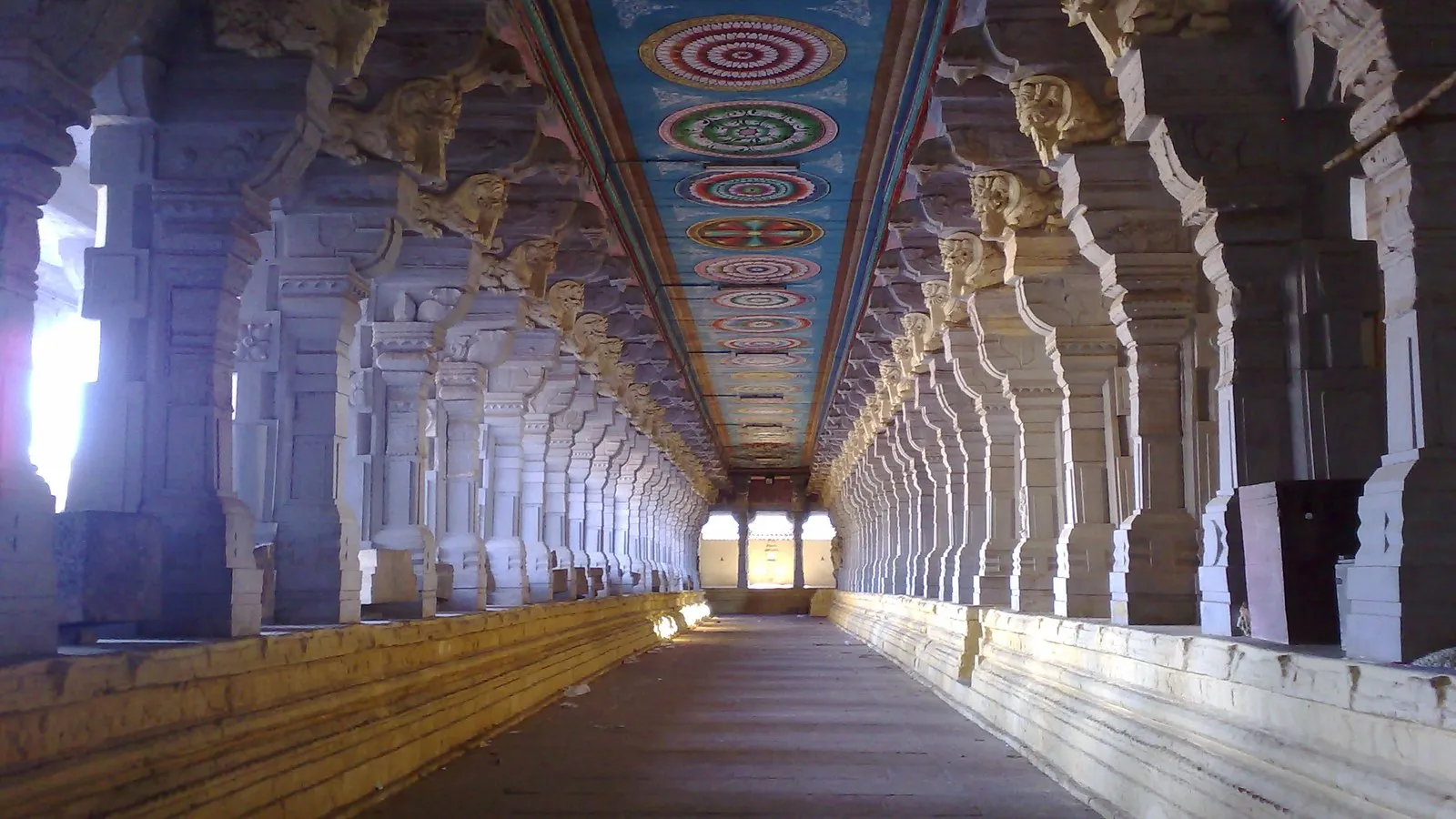 தமிழ்நாட்டுக் கோவில்கள் பகுதி 4: ராமேஸ்வரம் ராமநாதசுவாமி கோவில் – நீண்ட பிராகாரங்களும் 22 தீர்த்தங்களும்